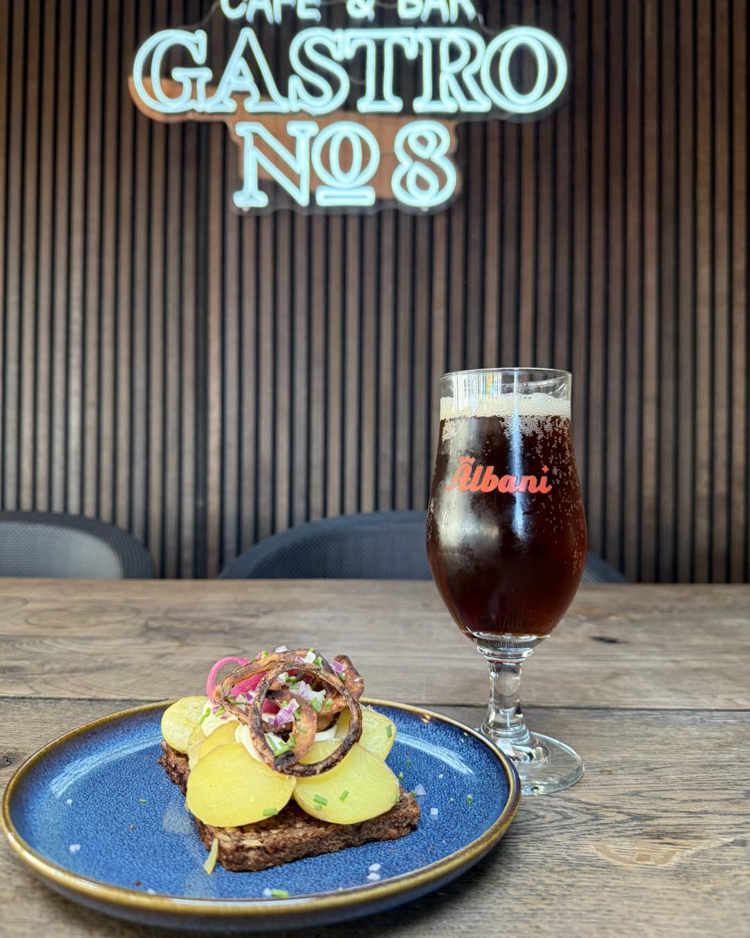 Gastro No 8 — interiør